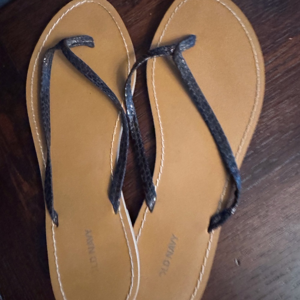 Old Navy Black and Tan Women's Sandals
